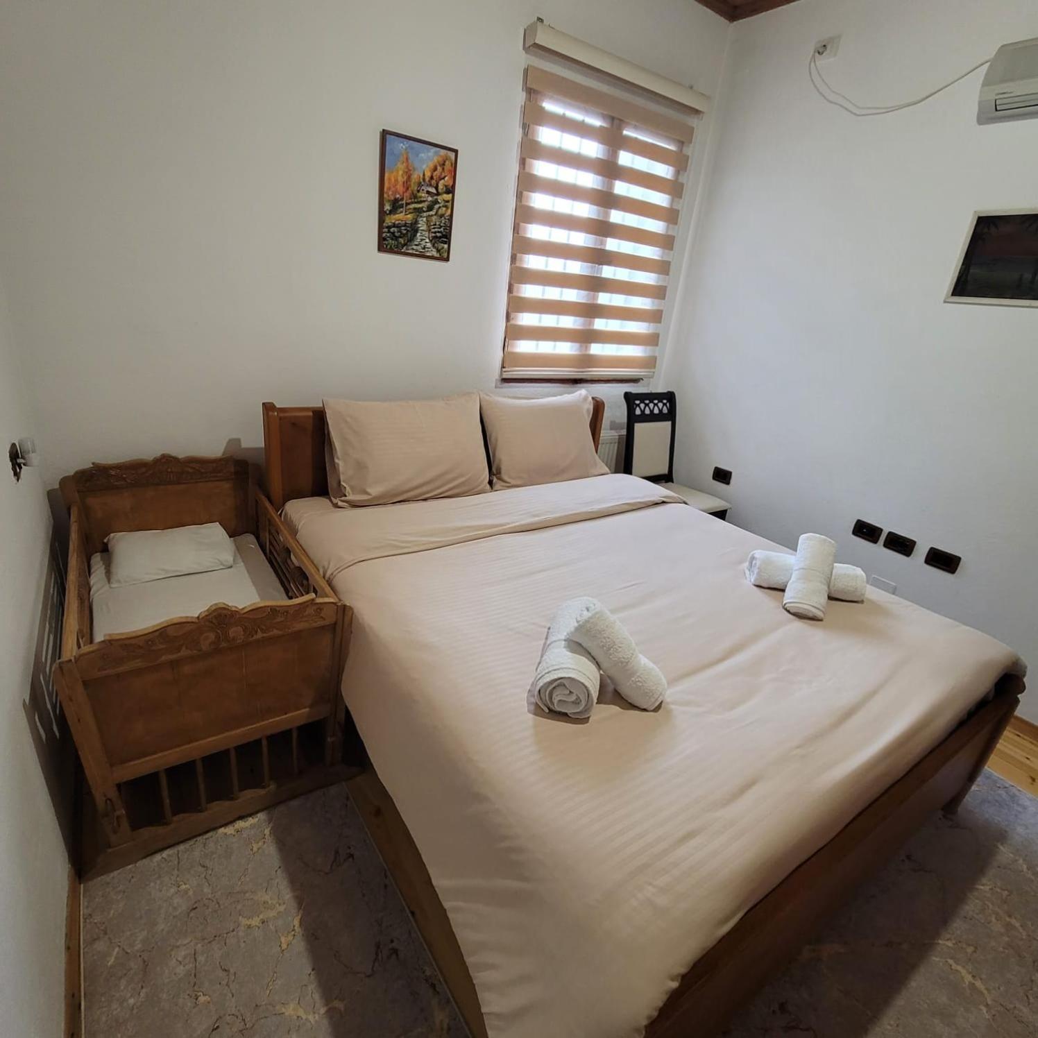 Jona Guest House Gjirokaster Ngoại thất bức ảnh